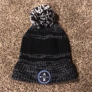 American Eagle winter PomPom hat